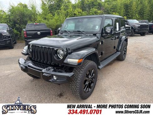 Used 2021 Jeep Wrangler Unlimited Sahara AWD/4WD image 4