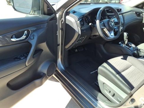 Used 2020 Nissan Rogue SV AWD/4WD image 17