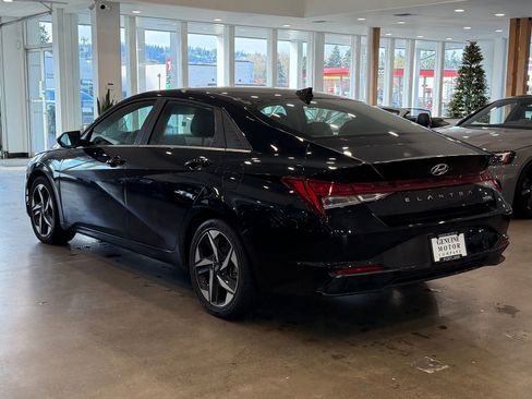 Used 2023 Hyundai Elantra Limited image 4