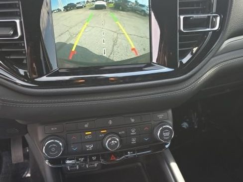 Used 2024 Dodge Durango SXT AWD/4WD image 17