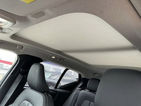 Certified 2025 Volvo XC40 B5 Core image 17