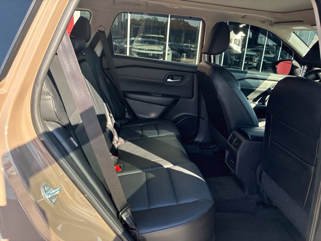 Used 2024 Nissan Rogue SV w/ SV Premium Package FWD image 9