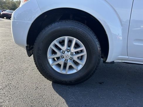 Used 2017 Nissan Frontier SV image 9