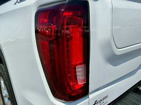 Used 2021 GMC Sierra 1500 SLT AWD/4WD image 13