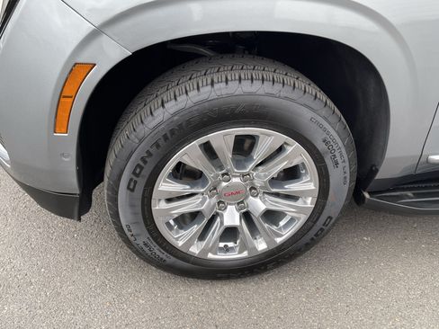 Used 2025 GMC Yukon XL Denali AWD/4WD image 9