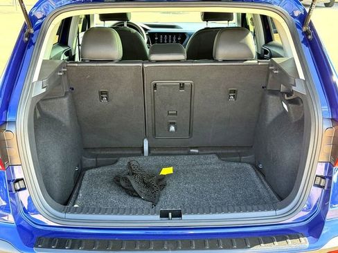 Used 2024 Volkswagen Taos SE w/ Panoramic Sunroof Package image 7