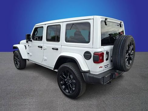 Used 2025 Jeep Wrangler Unlimited Sahara w/ Safety Group AWD/4WD image 6