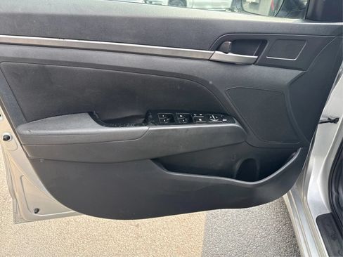 Used 2018 Hyundai Elantra Value Edition FWD image 19