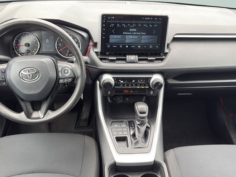 Used 2021 Toyota RAV4 LE AWD/4WD image 14