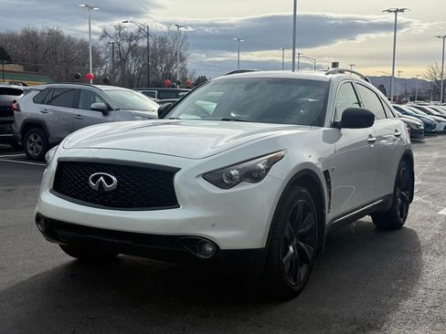 Used 2017 INFINITI QX70 AWD w/ Premium Package image 4