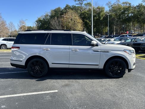 Used 2024 Lincoln Navigator Reserve image 7