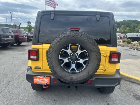 Used 2019 Jeep Wrangler Unlimited Rubicon w/ Cold Weather Group AWD/4WD image 9