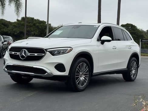 Used 2025 Mercedes-Benz GLC 300 image 4