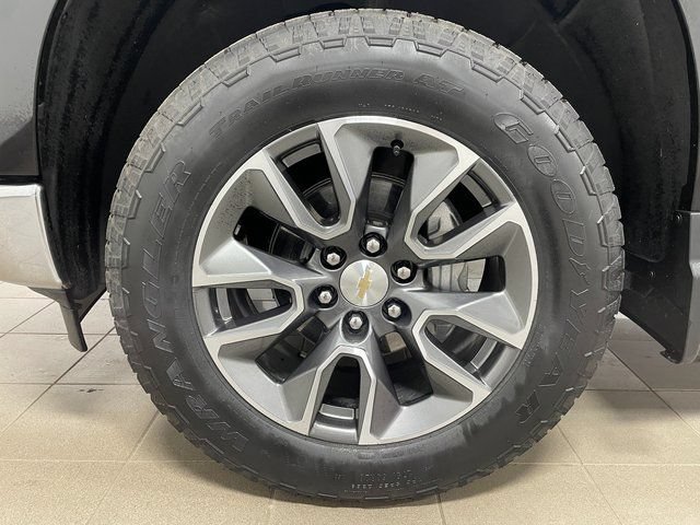 Used 2024 Chevrolet Silverado 1500 LT AWD/4WD image 7