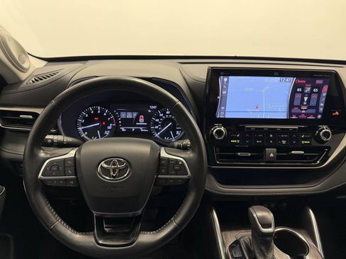 Used 2021 Toyota Highlander Limited FWD image 20
