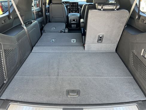 Used 2025 GMC Yukon XL Denali image 22