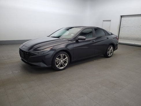Used 2023 Hyundai Elantra SEL w/ Cargo Package image 2