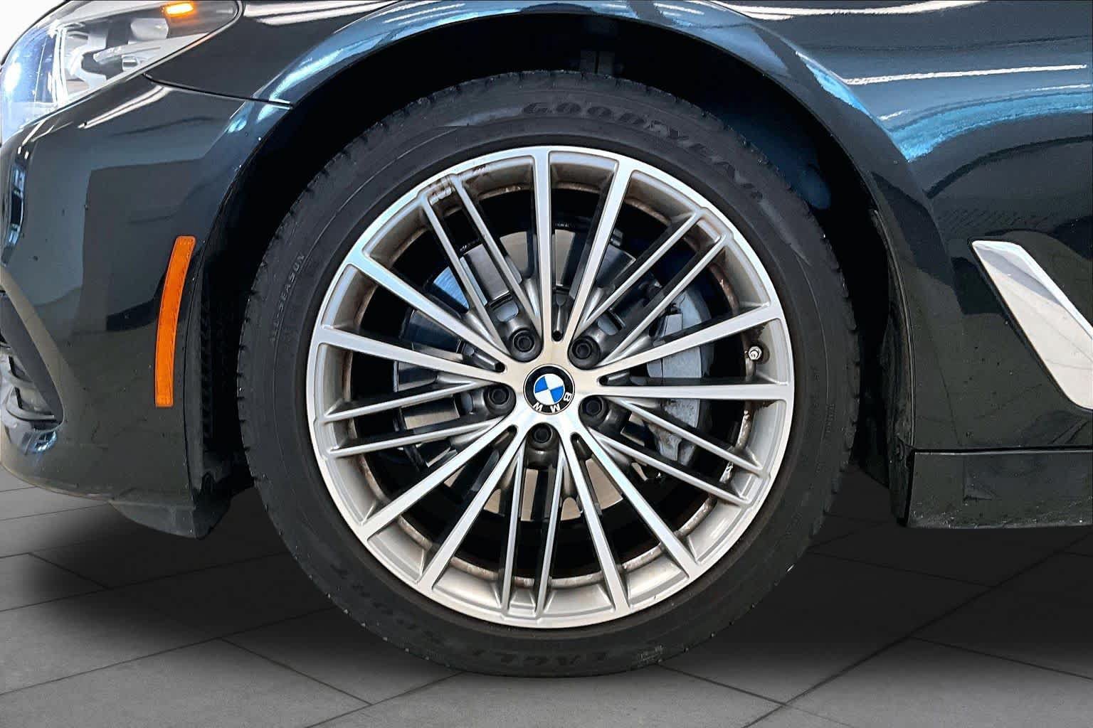 Used 2019 BMW 540i w/ Convenience Package RWD image 9
