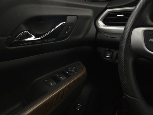 Used 2023 GMC Acadia SLE w/ Driver Convenience Package image 28