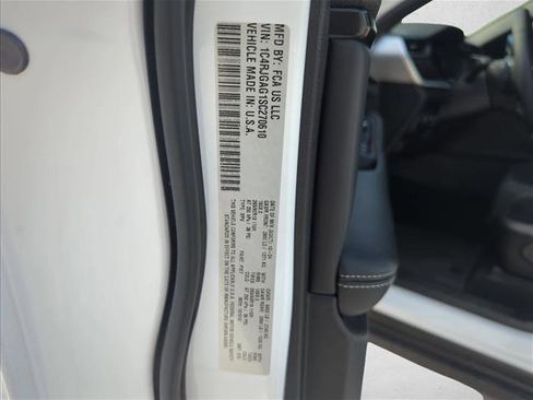 Used 2025 Jeep Grand Cherokee Laredo w/ Luxury Tech Group I image 26