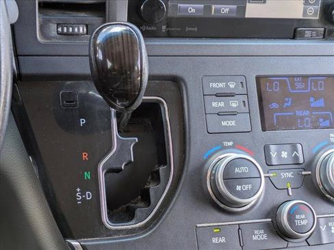Used 2016 Toyota Sienna XLE FWD image 13