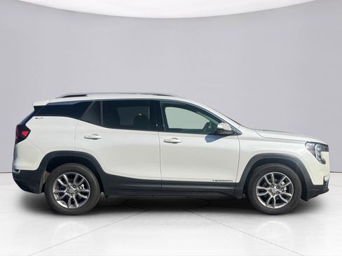 Used 2024 GMC Terrain SLT w/ Infotainment Package II image 16