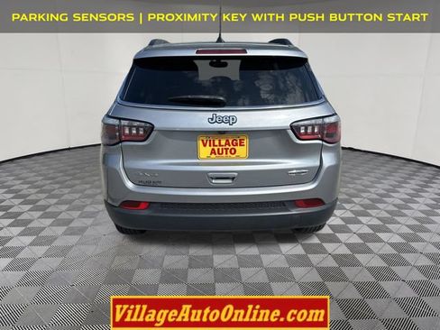 Used 2018 Jeep Compass Latitude w/ Popular Equipment Group AWD/4WD image 3