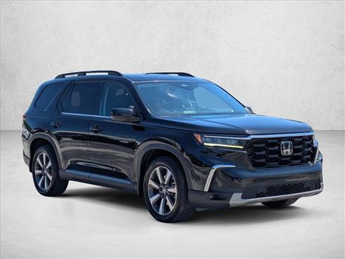 Used 2023 Honda Pilot Touring image 3