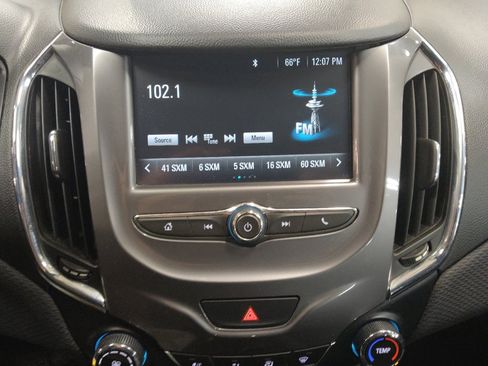 Used 2018 Chevrolet Cruze LT image 25