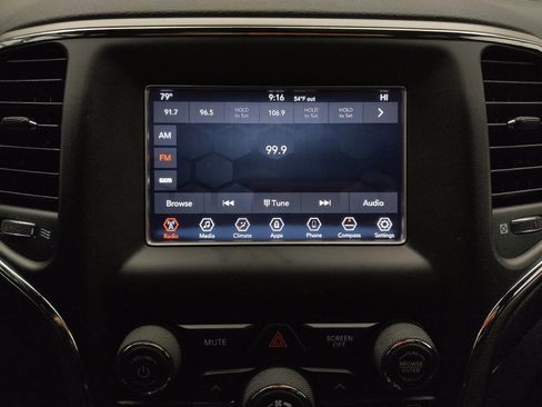 Used 2018 Jeep Grand Cherokee Laredo image 25