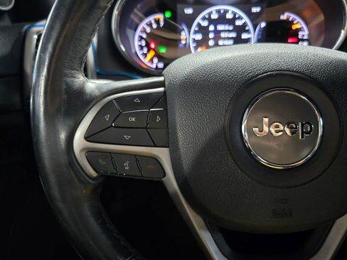 Used 2018 Jeep Grand Cherokee Altitude AWD/4WD image 16