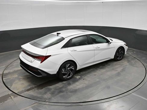 New 2026 Hyundai Elantra Limited image 30
