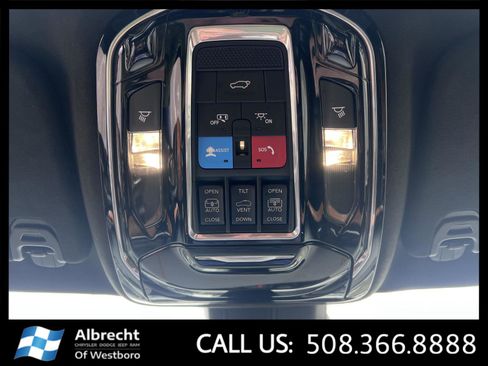 Used 2024 Jeep Grand Wagoneer L Series III AWD/4WD image 31