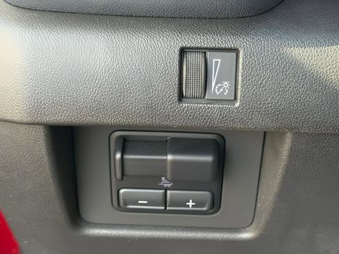 Used 2023 GMC Canyon Denali image 15