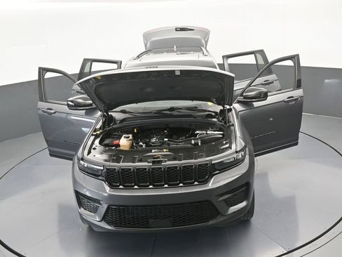 Used 2023 Jeep Grand Cherokee Altitude image 76