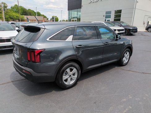 Used 2023 Kia Sorento LX FWD image 7