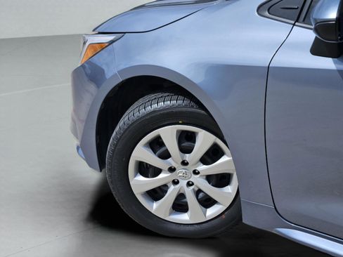 Used 2023 Toyota Corolla LE image 5