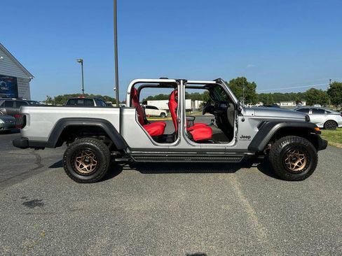 Used 2020 Jeep Gladiator Sport w/ Quick Order Package 24S AWD/4WD image 4