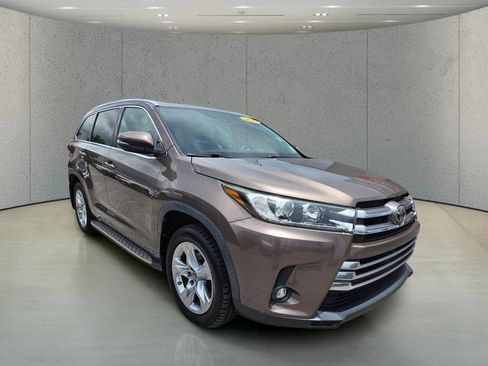 Used 2019 Toyota Highlander Limited FWD image 7