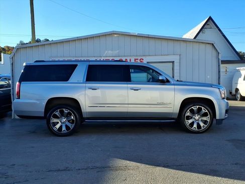 Used 2019 GMC Yukon XL SLT w/ Open Road Package image 2