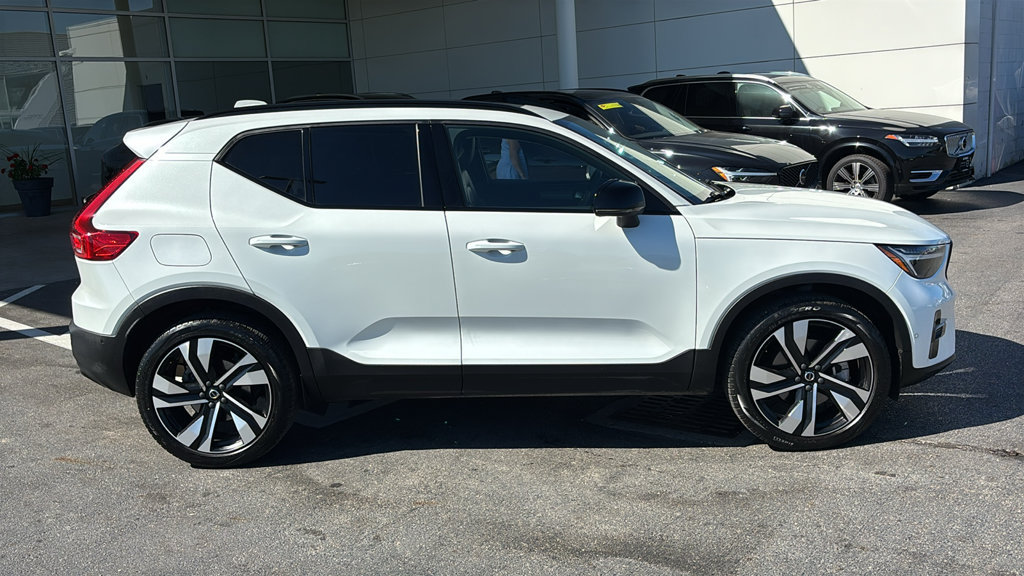 Certified 2024 Volvo XC40 B5 Plus w/ Climate Package AWD/4WD image 27