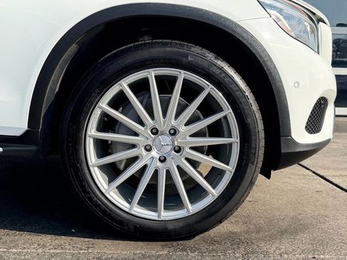 Used 2019 Mercedes-Benz GLC 300 4MATIC Coupe image 11