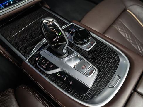 Used 2021 BMW 740i w/ Premium Package RWD image 24