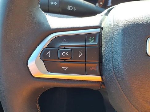 Used 2023 Jeep Compass Latitude image 10