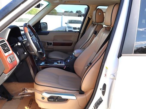 Used 2011 Land Rover Range Rover HSE LUX image 14