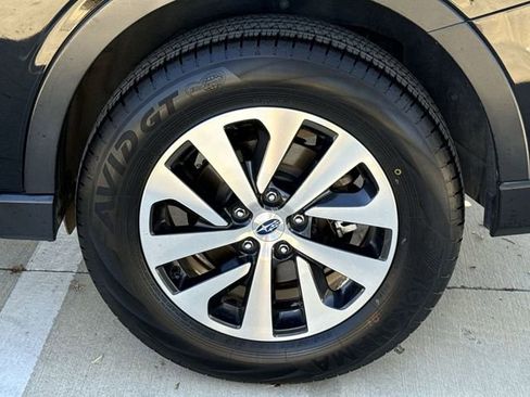 Used 2022 Subaru Outback Premium image 12