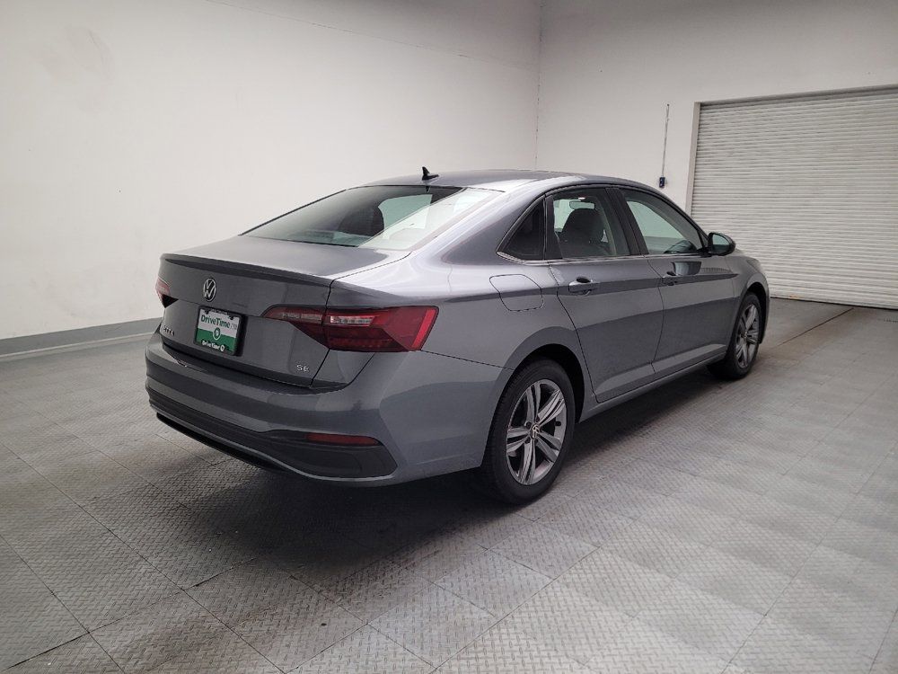 Used 2023 Volkswagen Jetta SE FWD image 9