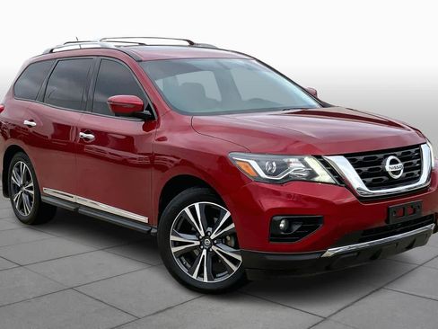 Used 2018 Nissan Pathfinder Platinum image 2
