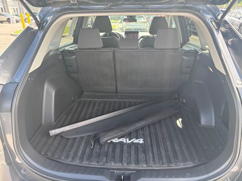 Used 2023 Toyota RAV4 XLE AWD/4WD image 7