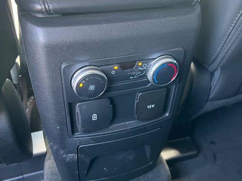 Used 2022 Ford Explorer XLT w/ Equipment Group 202A AWD/4WD image 18